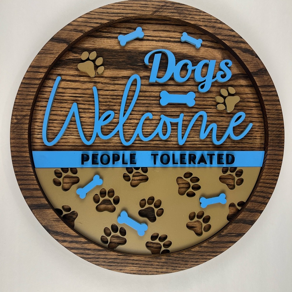 Blue and Brown Dog Welcome Sign
